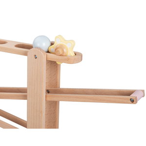 Дървена писта с топки и влакче