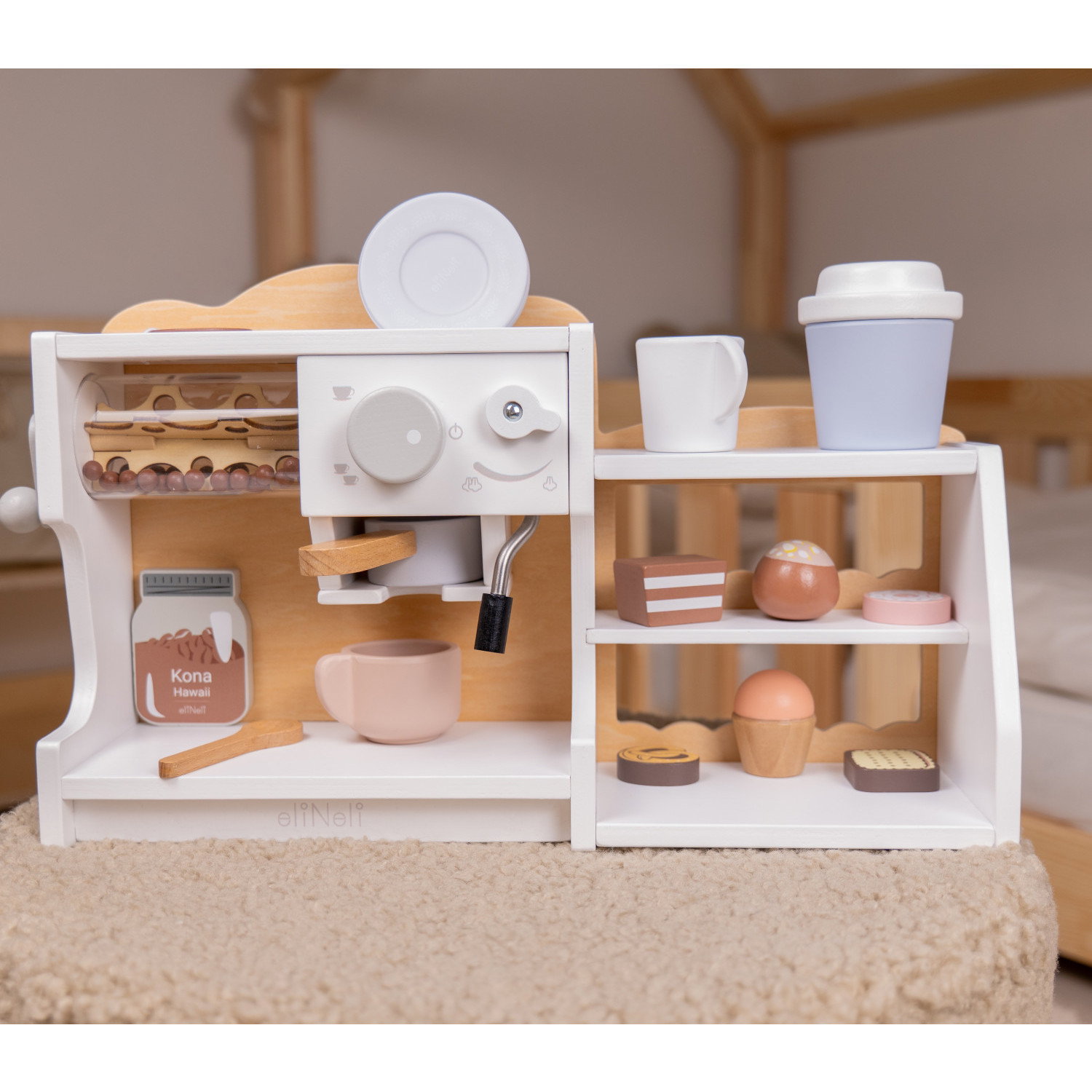 Дървена кафе машина и магазин