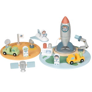 Дървена космическа площадка с ракета