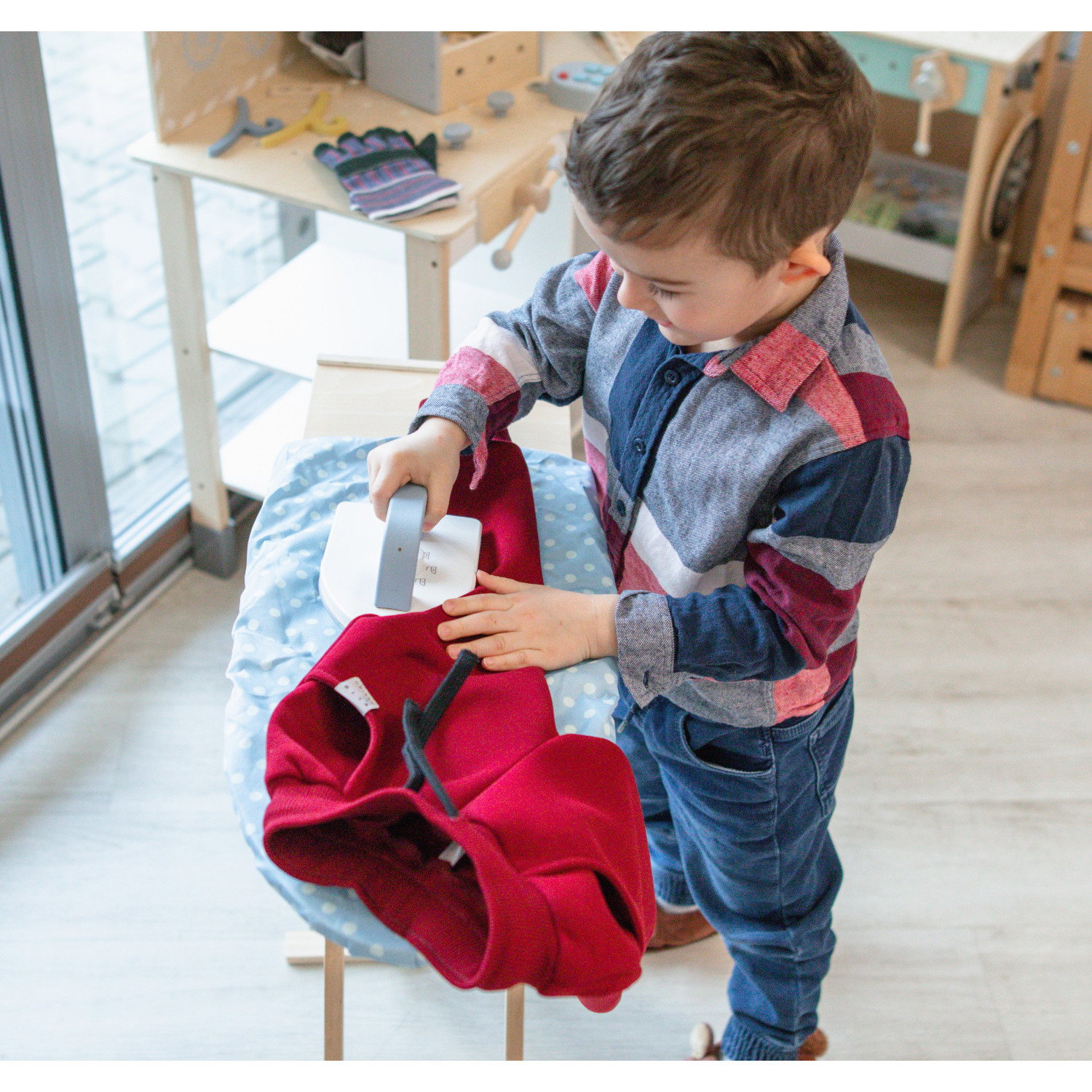 Детска дъска за гладене с ютия