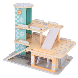 Дървен гараж за коли с автомивка