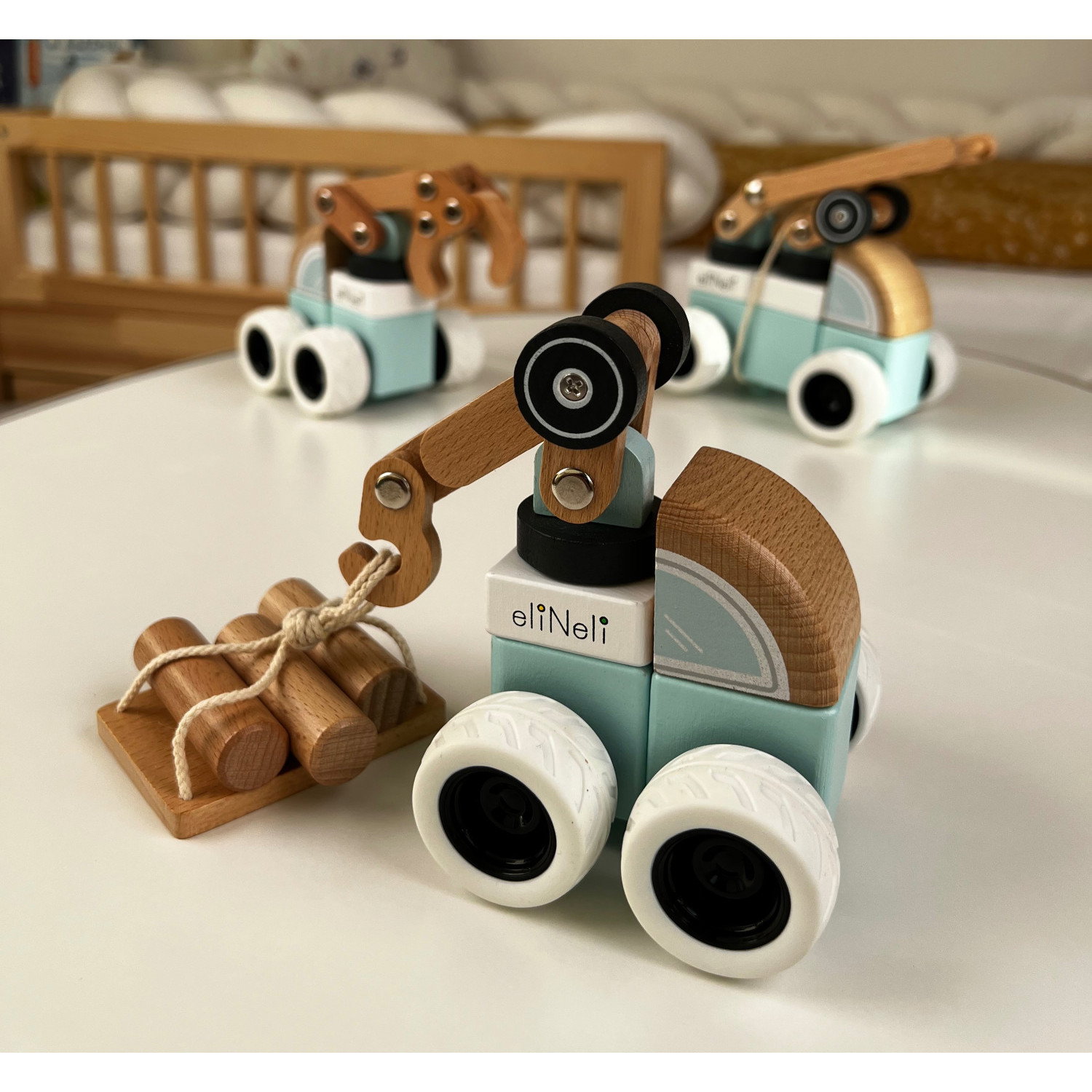 Комплект дървени машини с движещи се елементи