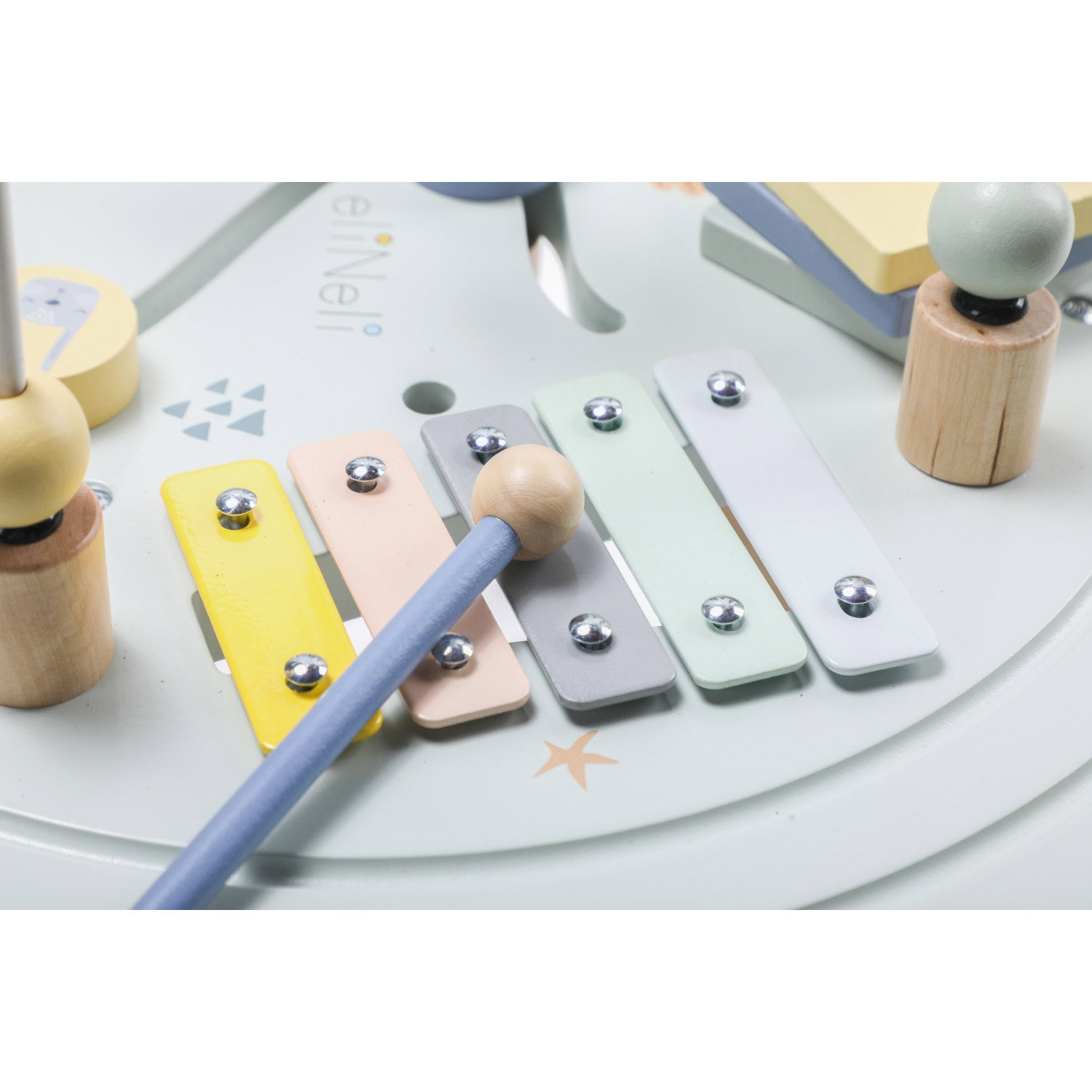 Многофункционална маса с активности