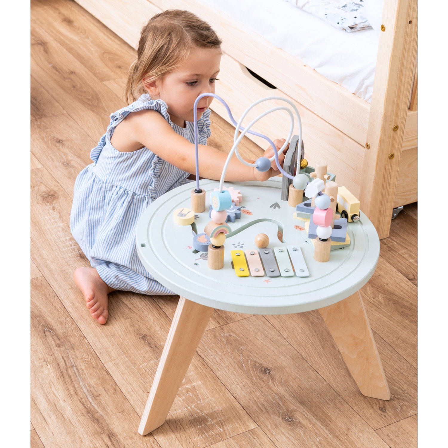 Многофункционална маса с активности