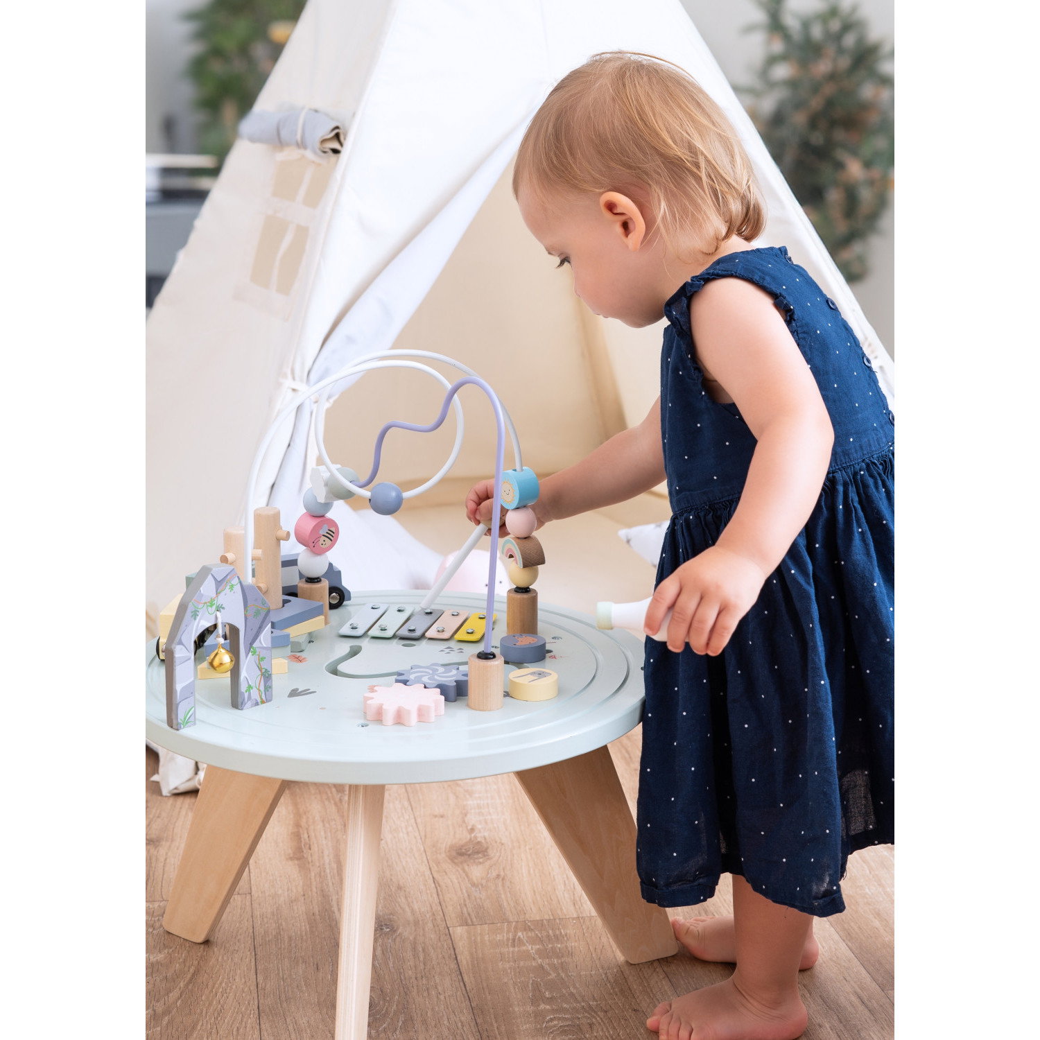 Многофункционална маса с активности