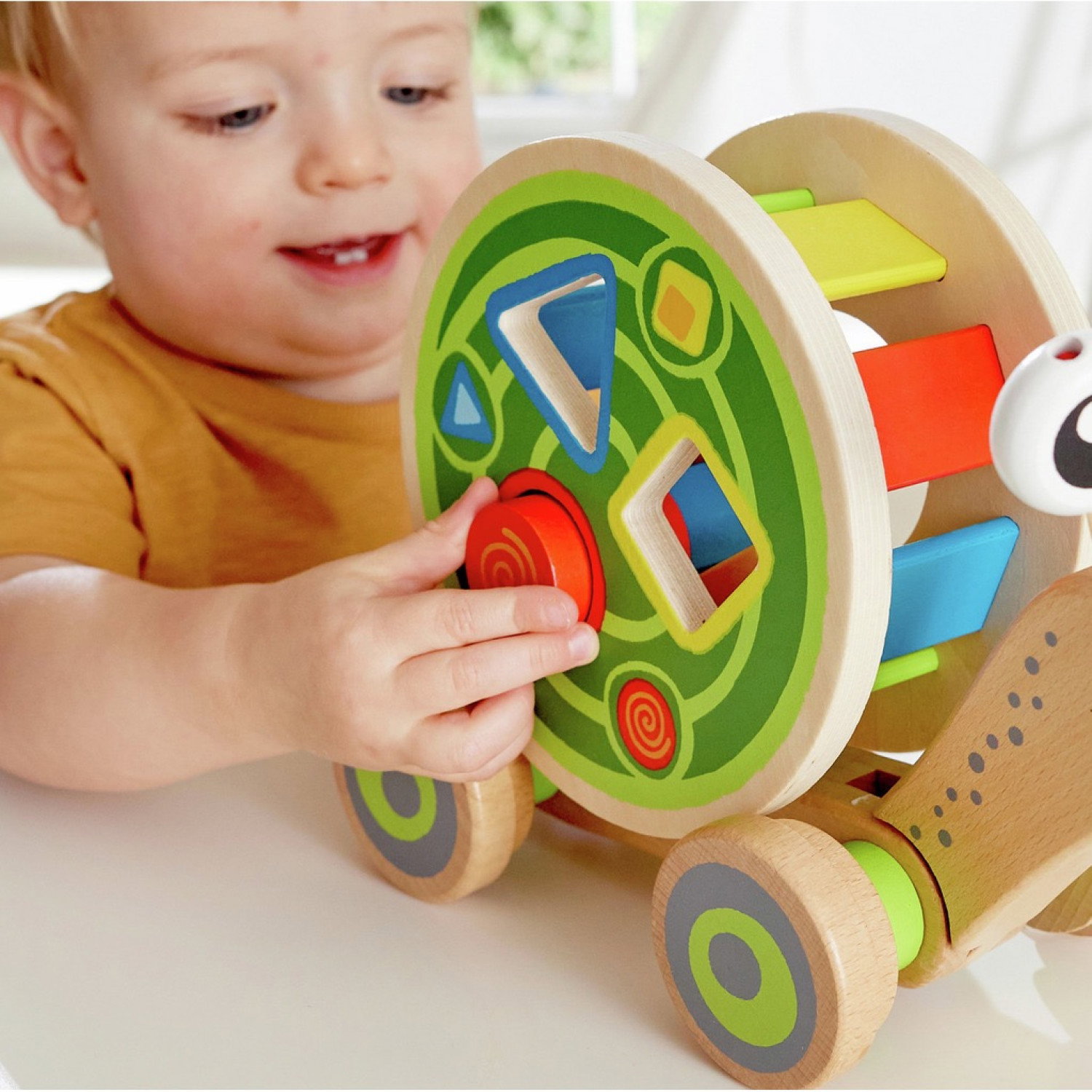 Дървена играчка за дърпане - сортер Охлюв, Hape