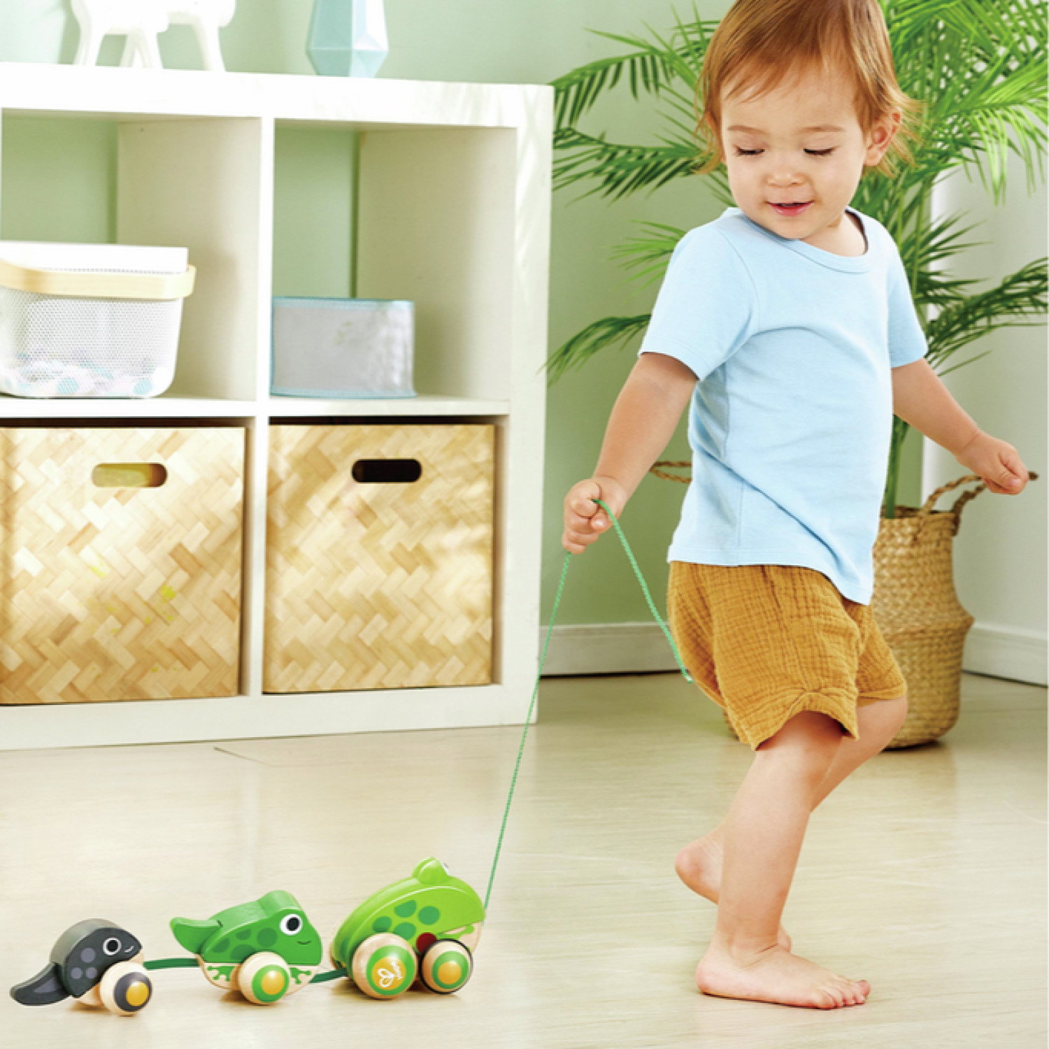 Дървена играчка за дърпане Семейство Жабки, Hape