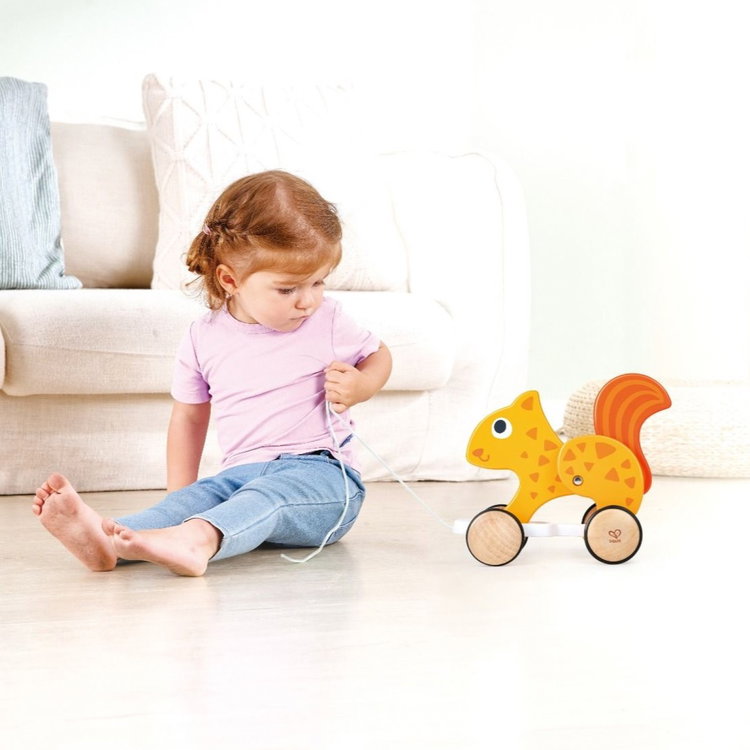 Дървена играчка за дърпане Катеричка, Hape