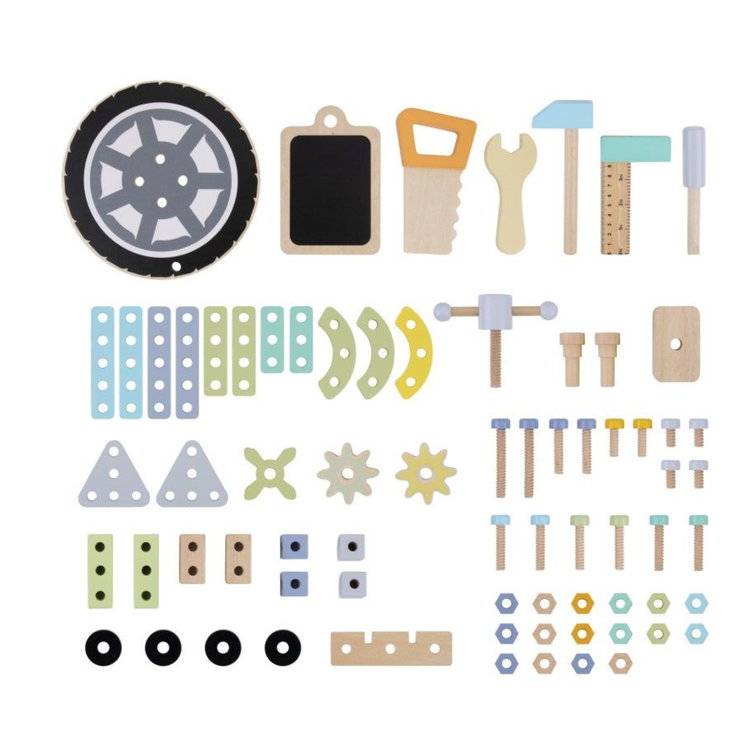 Дървена работилница с инструменти и компресор