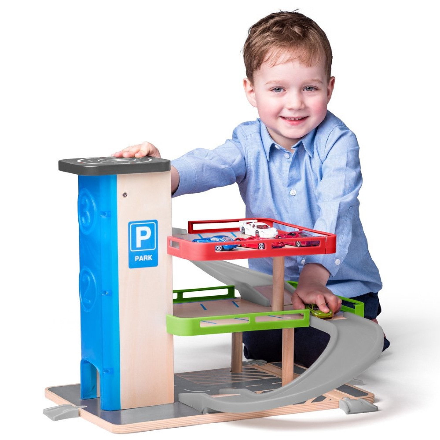 Дървен гараж с асансьор и колички