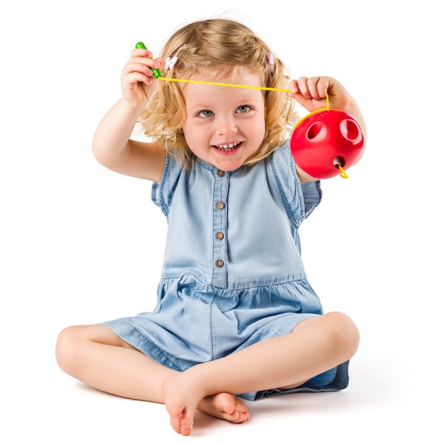 Дървена ябълка и червейче за шиене