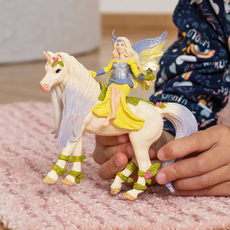 Комплект Зера с цветен еднорог, Schleich