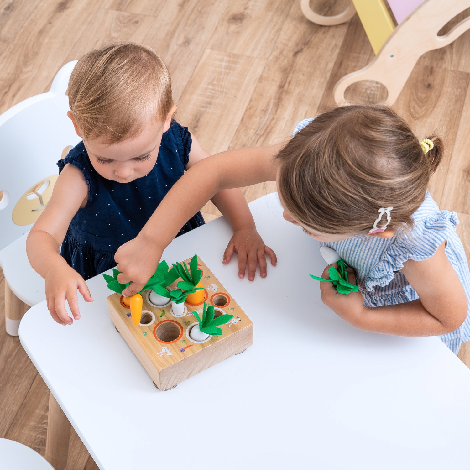 Дървена игра-сортер Морковчета