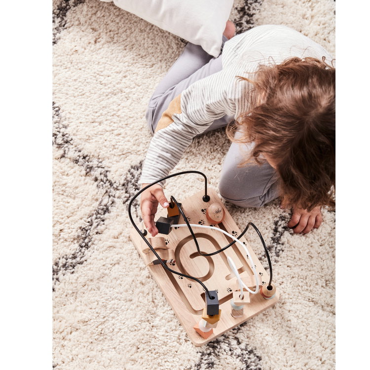 Дървен лабиринт с мъниста и фигурки