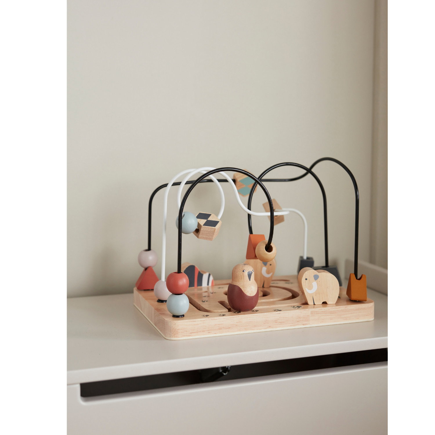 Дървен лабиринт с мъниста и фигурки