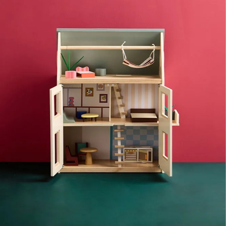 Дървена къща за кукли с мебели