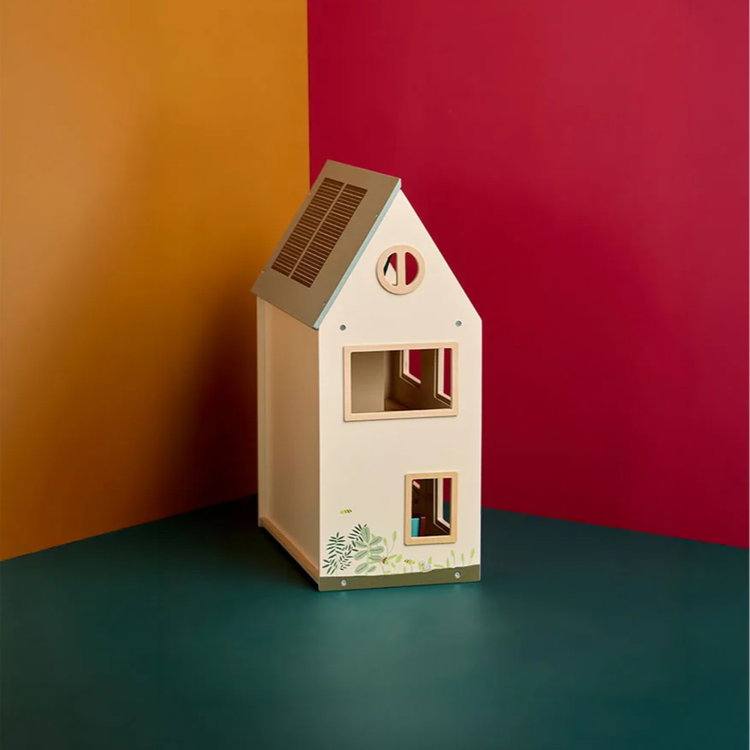 Дървена къща за кукли с мебели