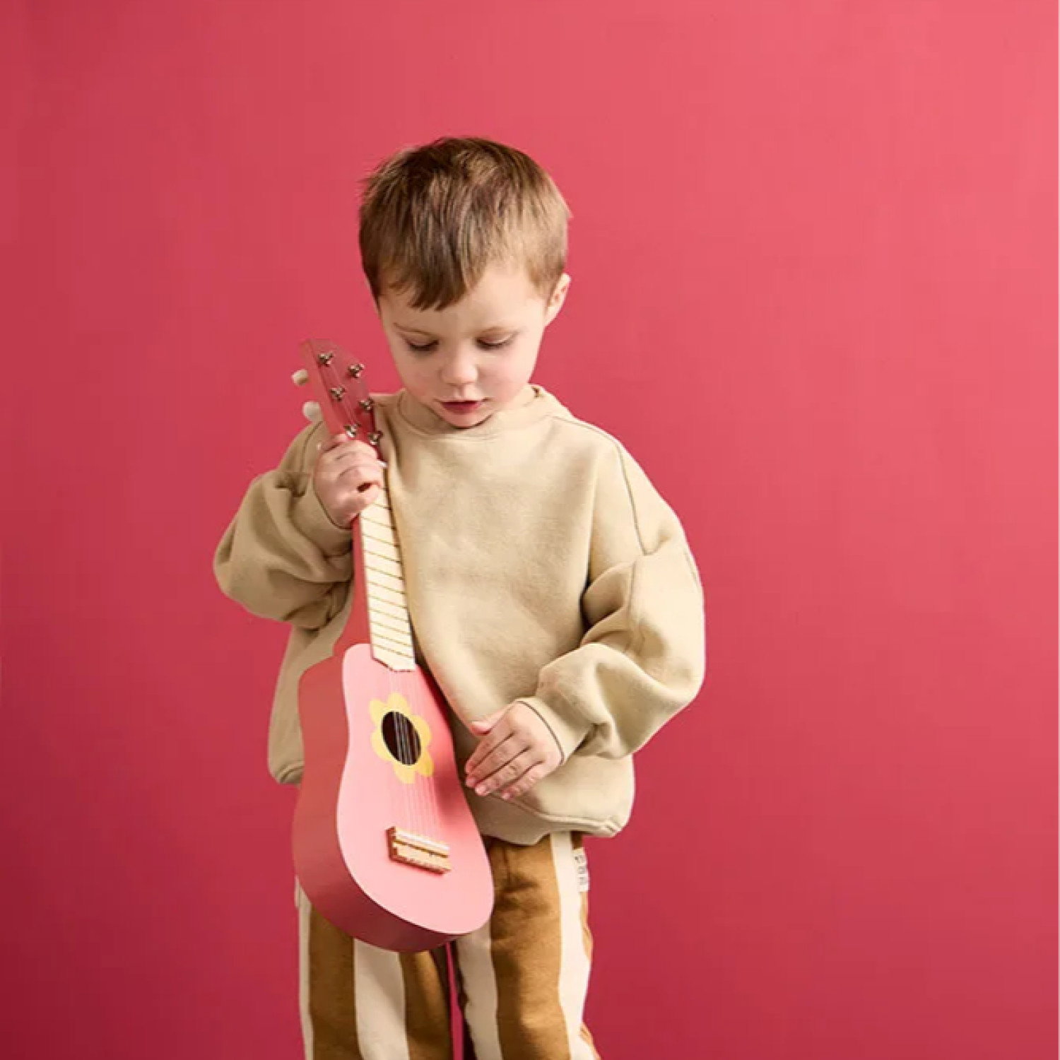 Дървена китара за малка рокзвезда