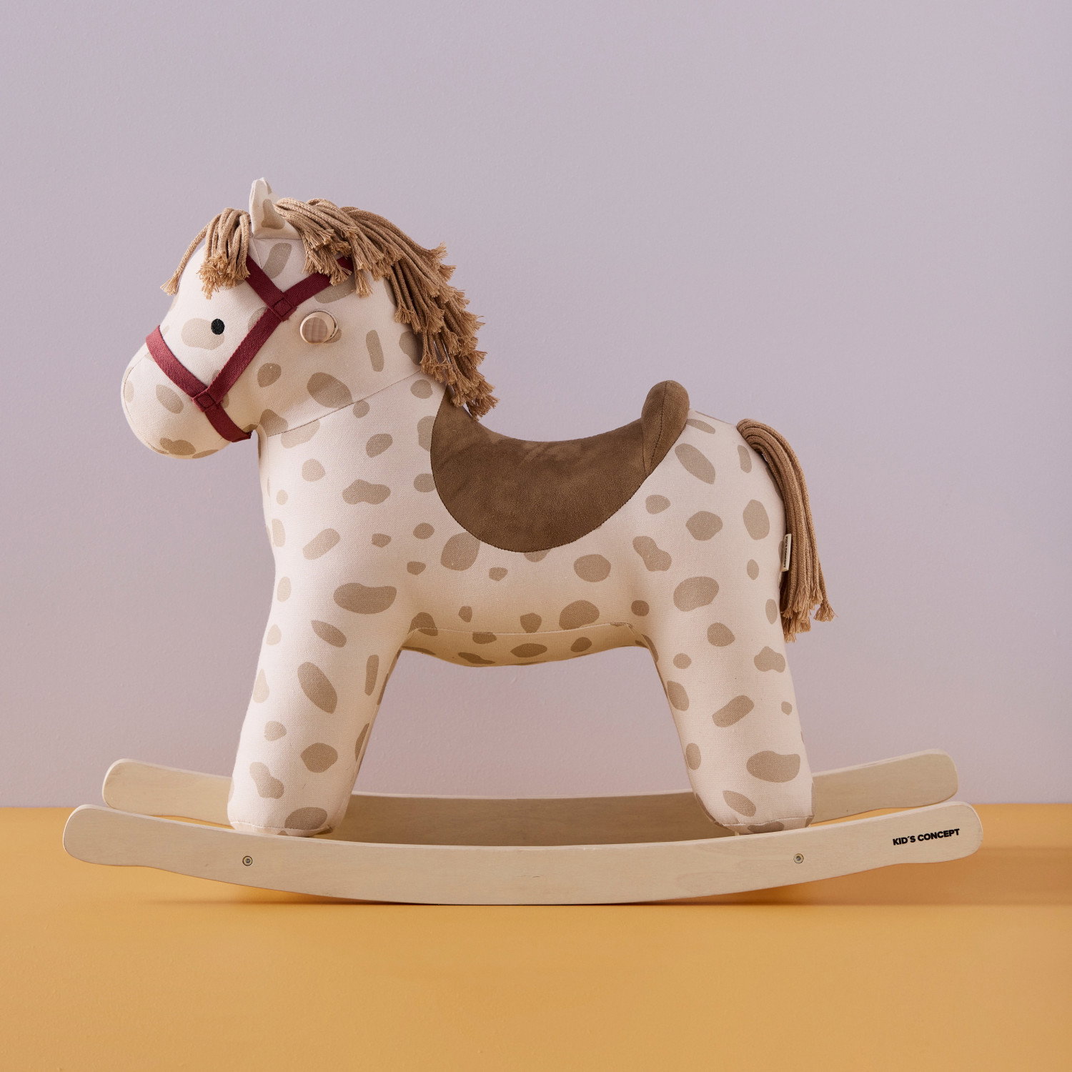 Люлеещо се конче Доти