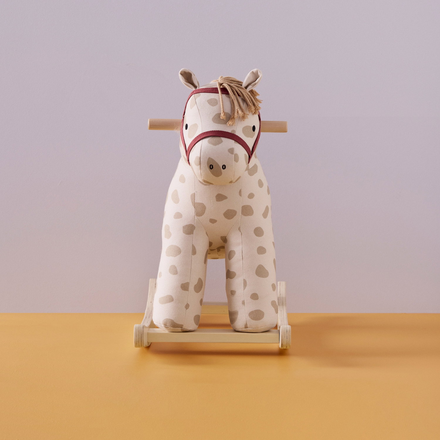 Люлеещо се конче Доти