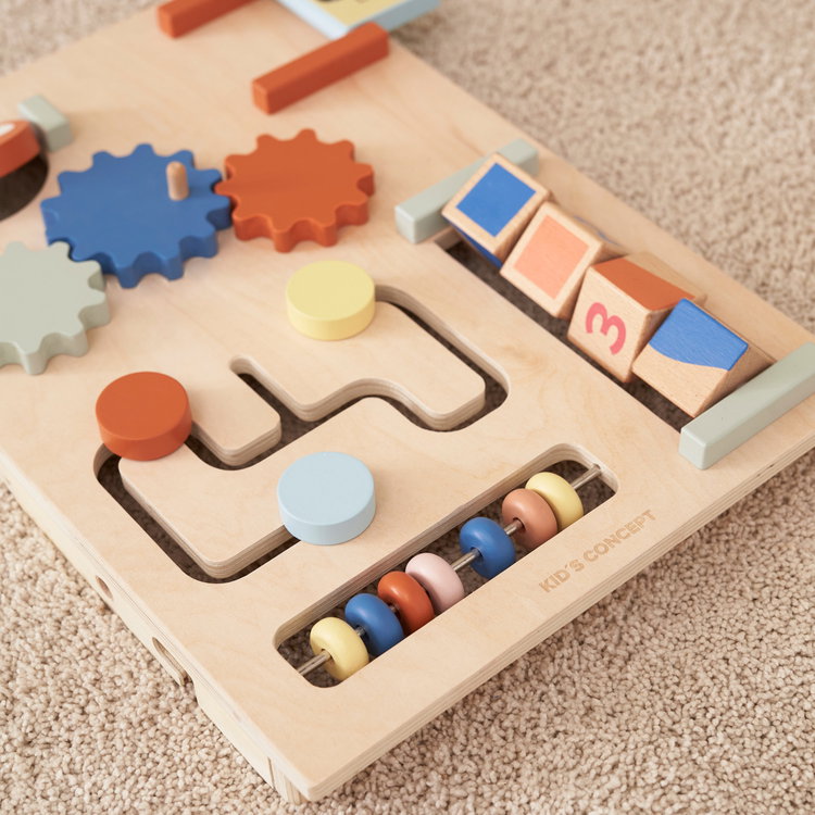 Дървена проходилка с активен панел