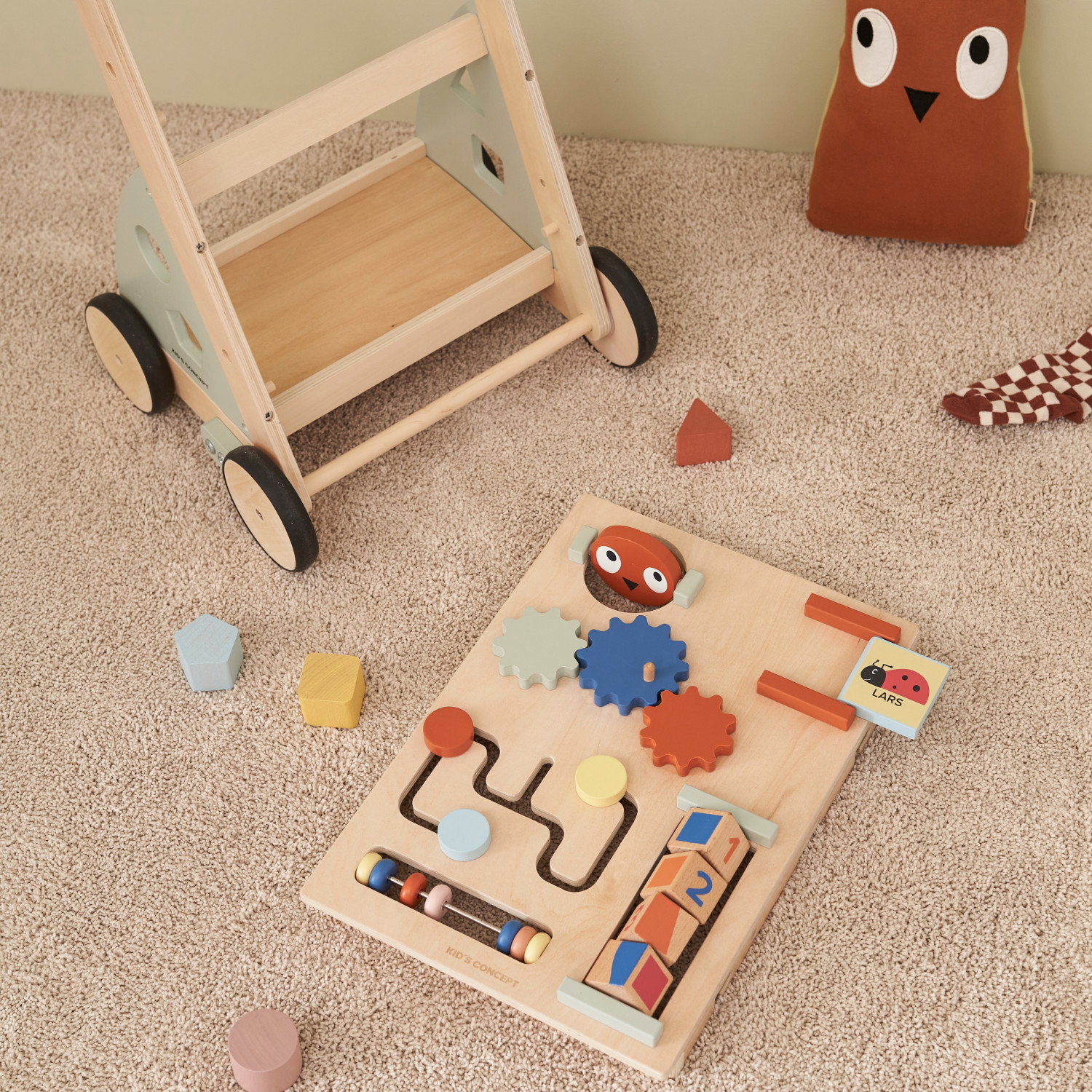 Дървена проходилка с активен панел