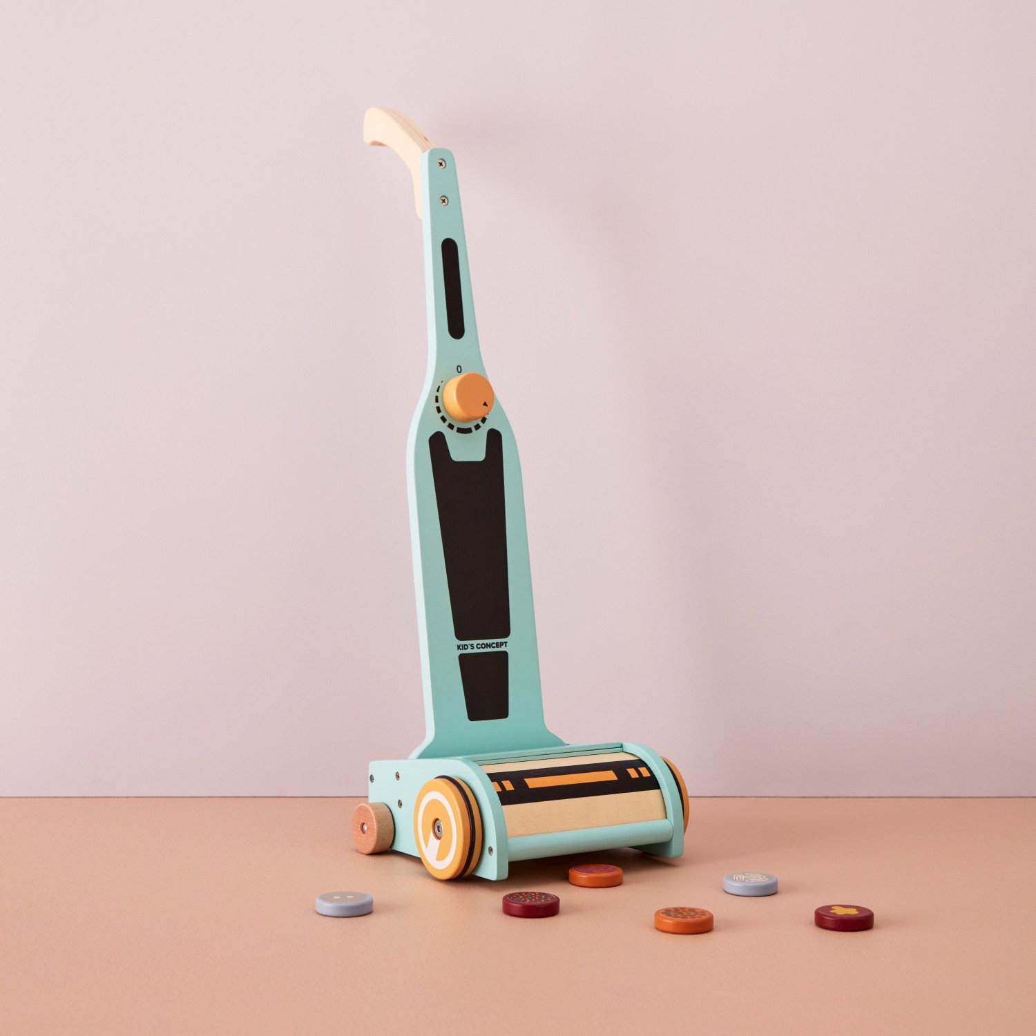 Дървена играчка Прахосмукачка