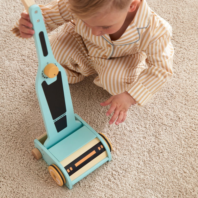 Дървена играчка Прахосмукачка