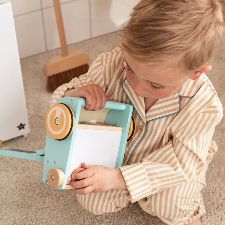 Дървена играчка Прахосмукачка