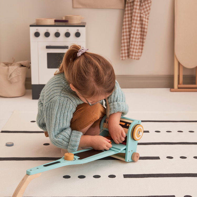 Дървена играчка Прахосмукачка