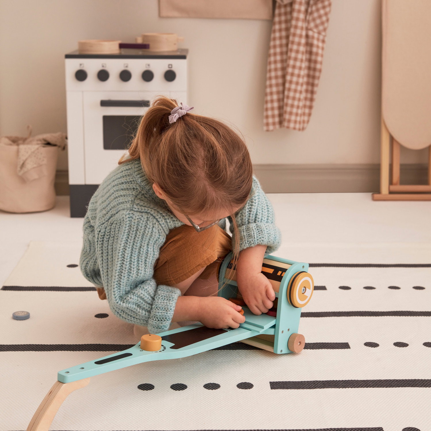 Дървена играчка Прахосмукачка