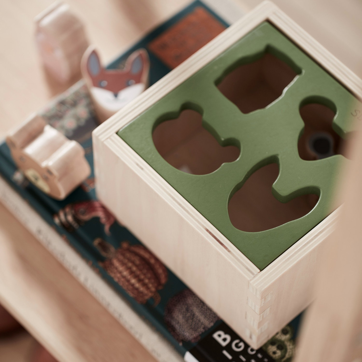 Дървена кутия - сортер Диви животни