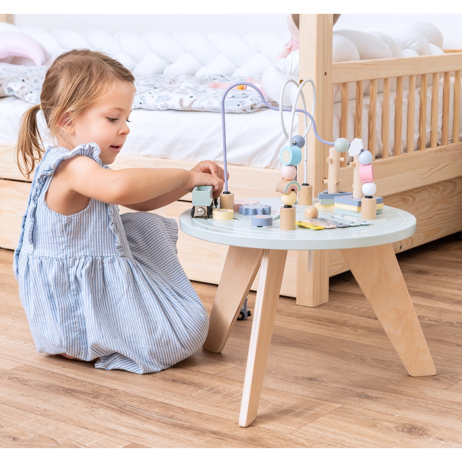 Многофункционална маса с активности