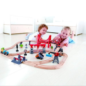 Дървен железопътен комплект Град, Hape