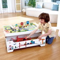 Железопътен комплект с маса, Hape
