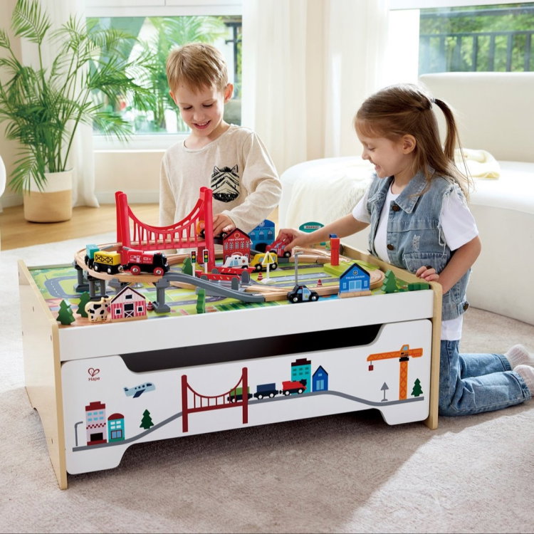 Железопътен комплект с маса, Hape