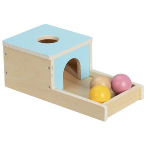 Дървена кутия с топчета