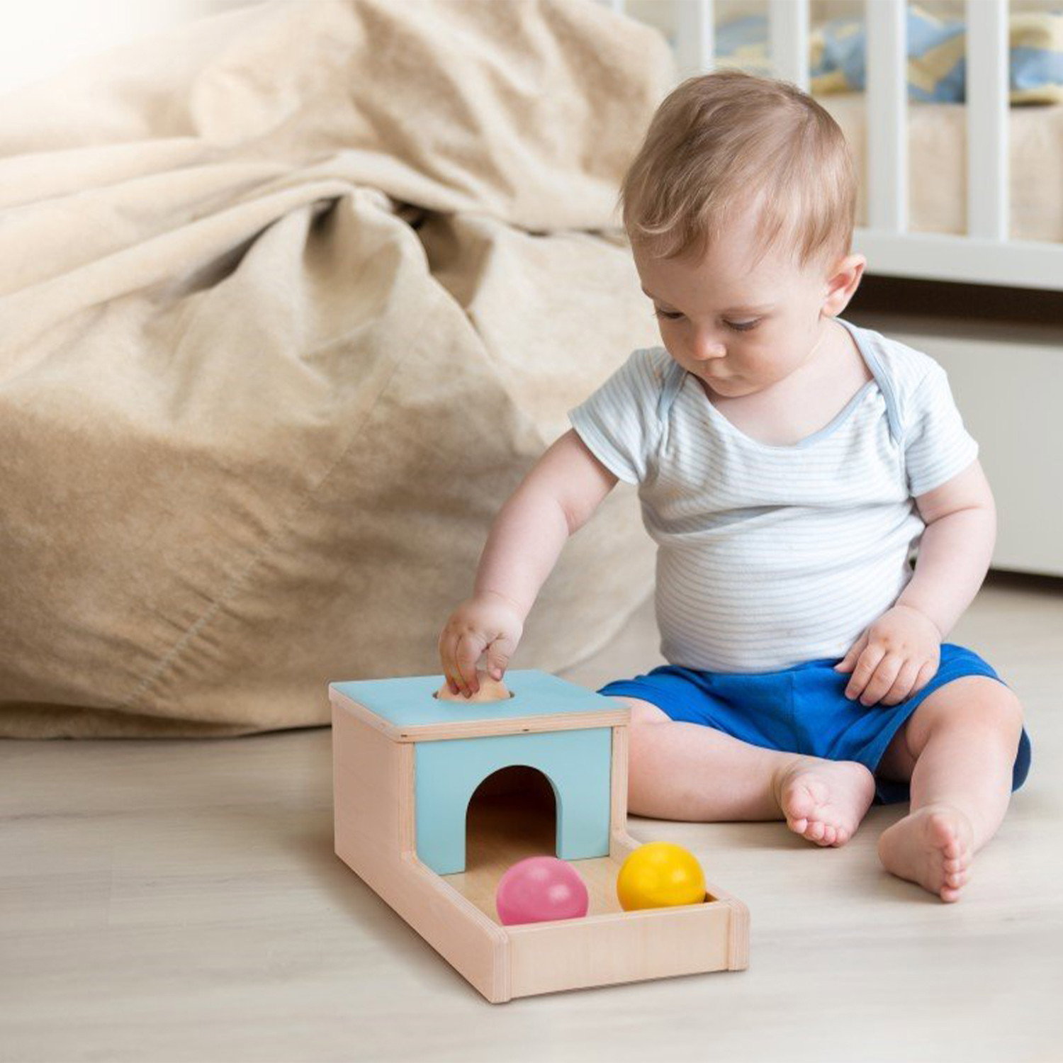 Дървена кутия с топчета