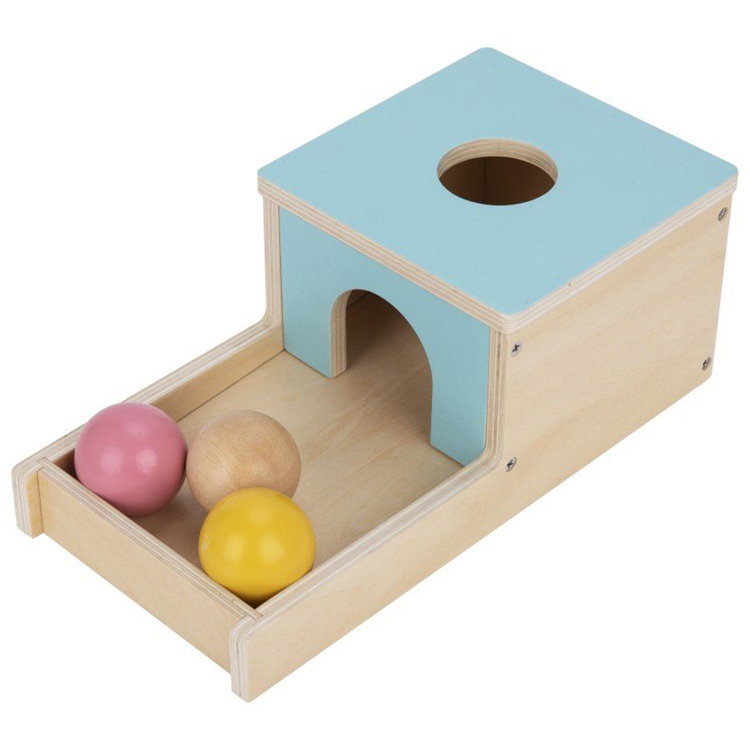 Дървена кутия с топчета