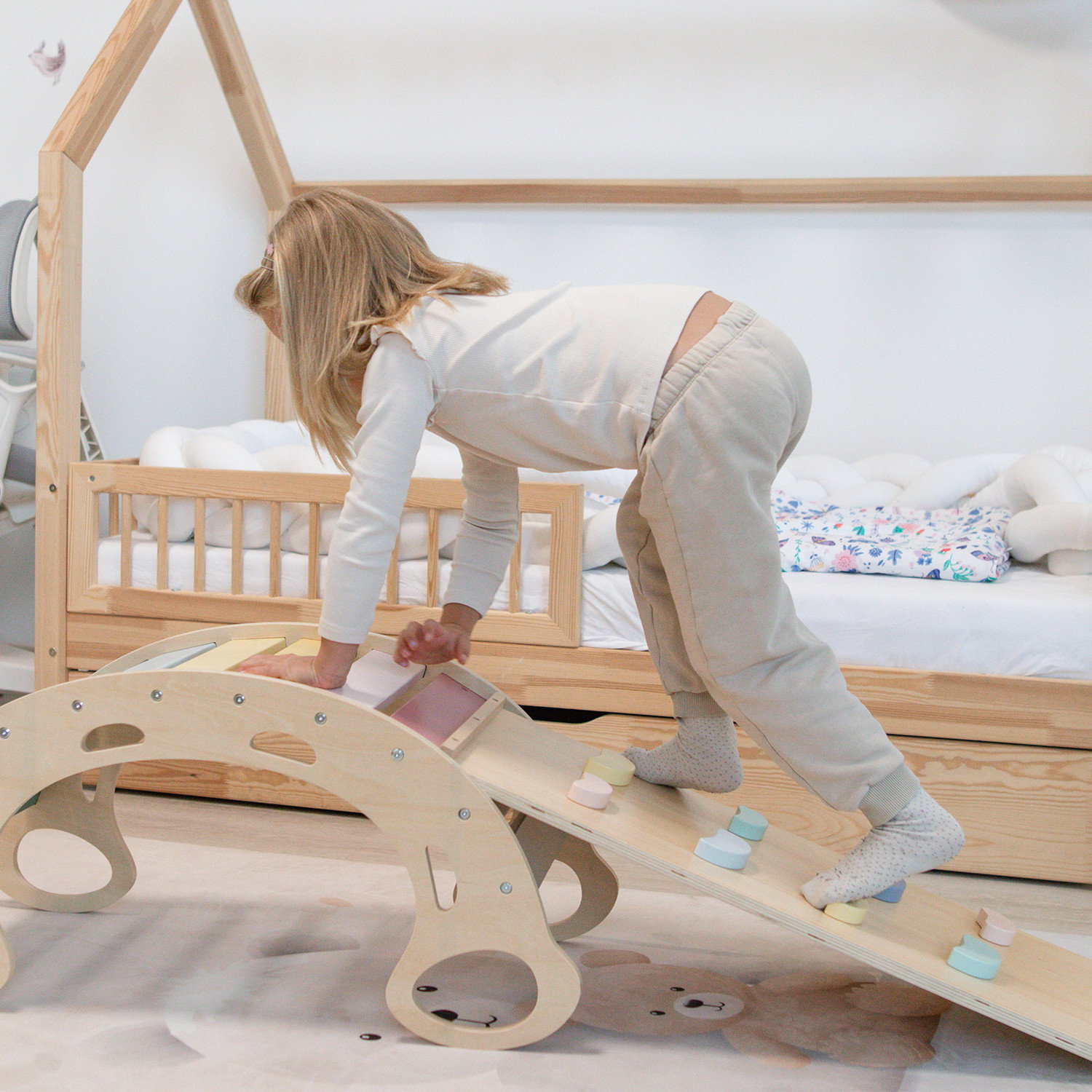 Дървена Монтесори люлка 5в1 с борд 2в1