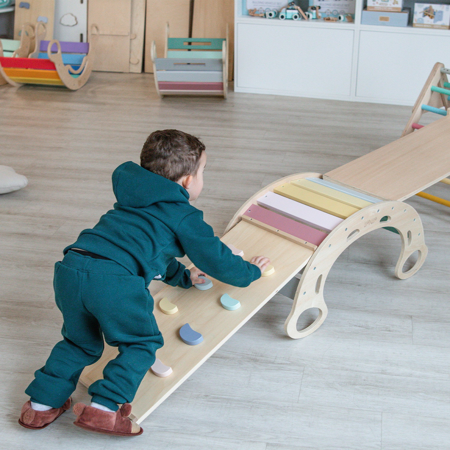 Дървена Монтесори люлка 5в1 с борд 2в1